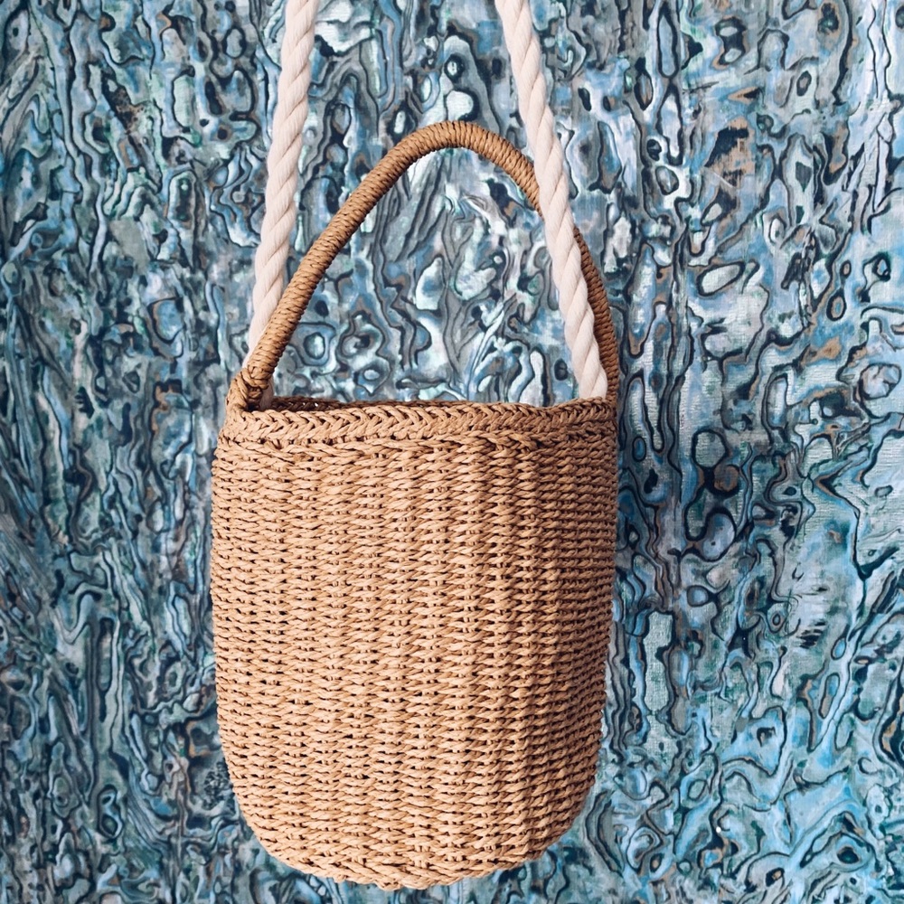 Bucket bag